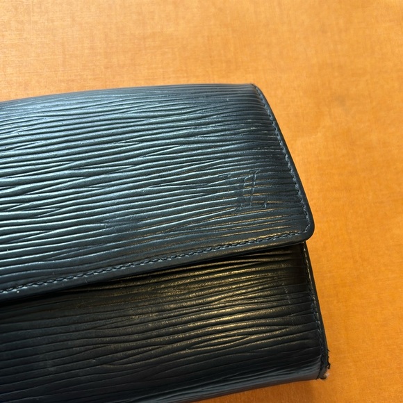 Louis Vuitton Wallet - Picture 6 of 13